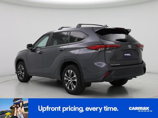 Gray 2023 Toyota Highlander Hybrid XLE