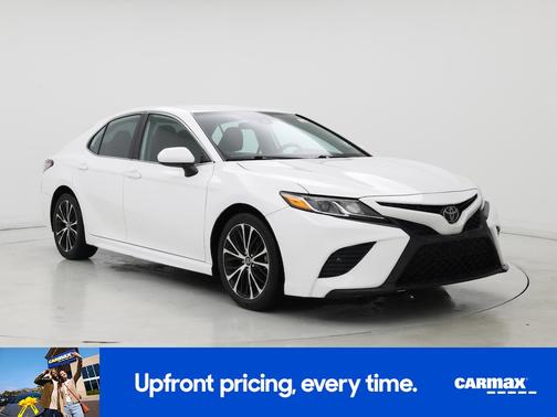 White 2019 Toyota Camry SE