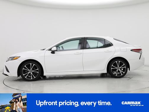 White 2019 Toyota Camry SE