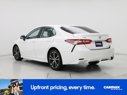 White 2019 Toyota Camry SE