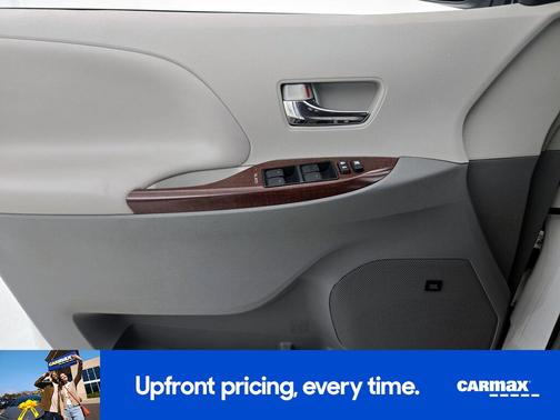 White 2014 Toyota Sienna XLE
