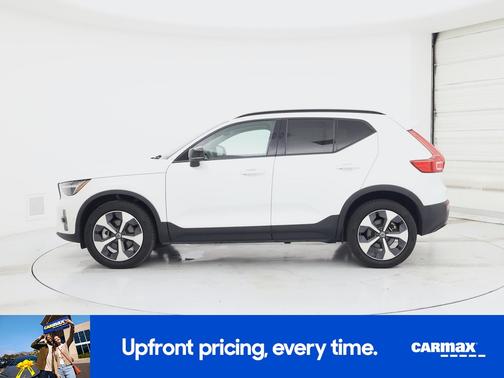 White 2023 Volvo XC40 B4 Ultimate Bright Theme