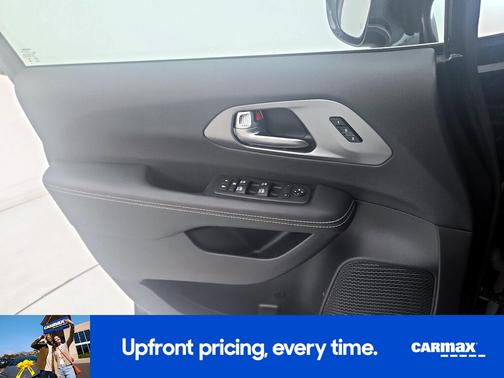 Black 2025 Chrysler Pacifica Select
