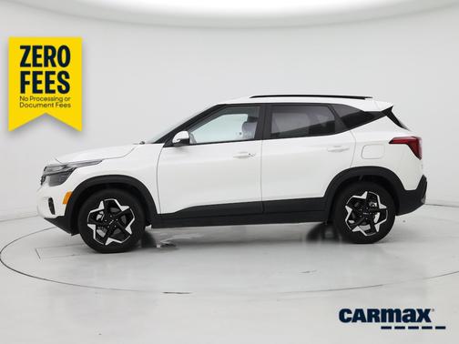 White 2025 Kia Seltos S