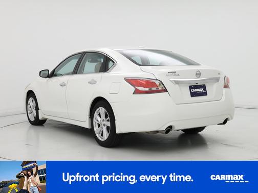 White 2015 Nissan Altima SL