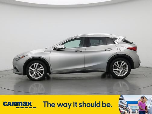 2017 INFINITI QX30 Premium