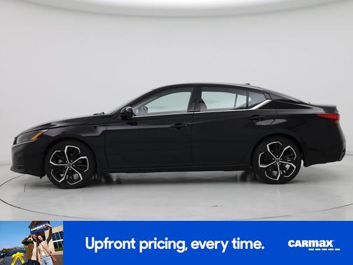 Black 2023 Nissan Altima SR
