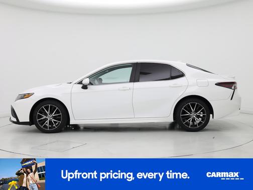 White 2024 Toyota Camry SE