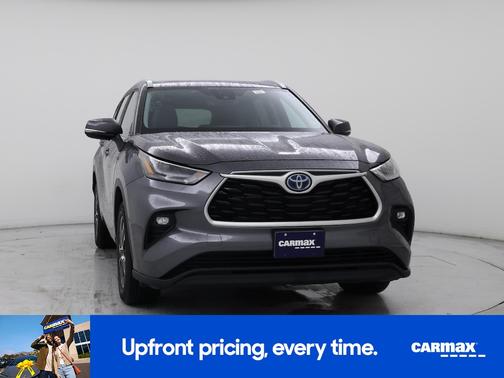 Gray 2022 Toyota Highlander Hybrid XLE