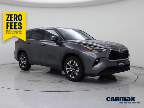 Gray 2022 Toyota Highlander Hybrid XLE