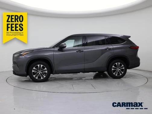 Gray 2022 Toyota Highlander Hybrid XLE