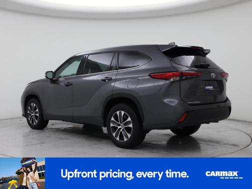 Gray 2022 Toyota Highlander Hybrid XLE