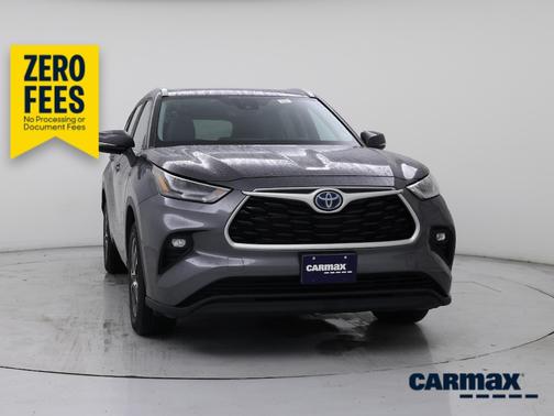 Gray 2022 Toyota Highlander Hybrid XLE
