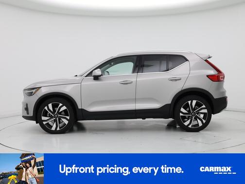 2023 Volvo XC40 B4 Plus Bright Theme