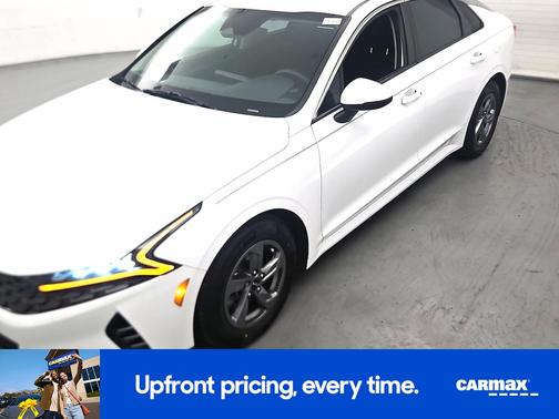 White 2022 Kia K5 LXS