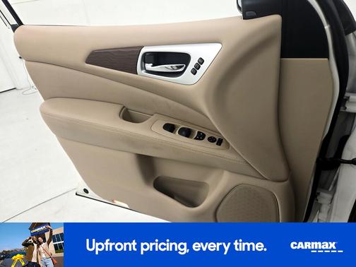 White 2019 Nissan Pathfinder Platinum