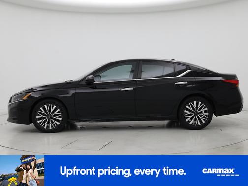 Black 2024 Nissan Altima SV