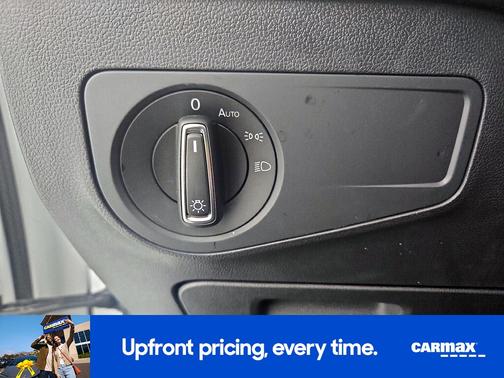 White 2023 Volkswagen Tiguan SE