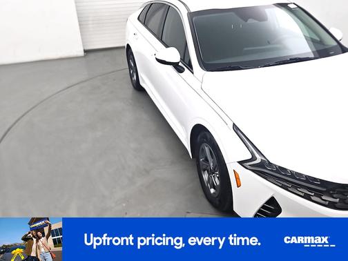 White 2022 Kia K5 LXS