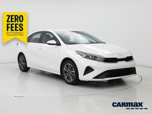 White 2023 Kia Forte LXS