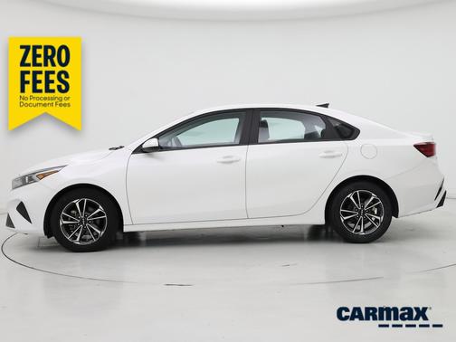 White 2023 Kia Forte LXS