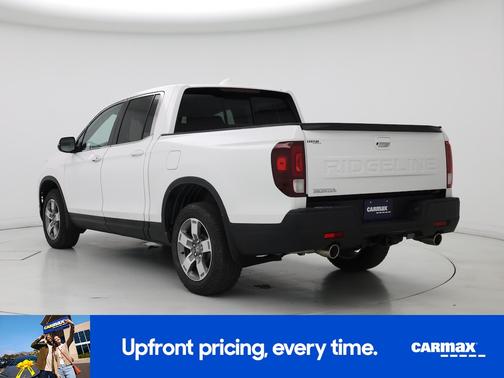 White 2025 Honda Ridgeline RTL