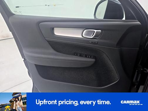 Black 2024 Volvo XC40 B5 Core Dark Theme