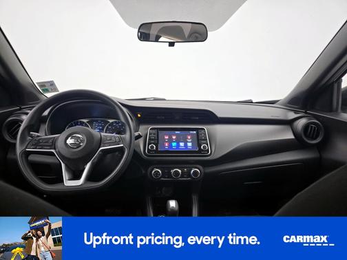 White 2019 Nissan Kicks S