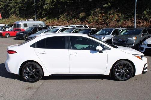 2025 Toyota Corolla Hybrid SE