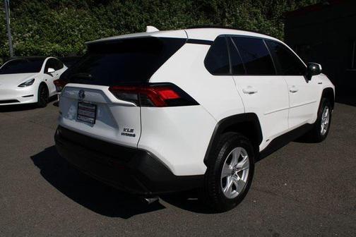 2020 Toyota RAV4 Hybrid XLE