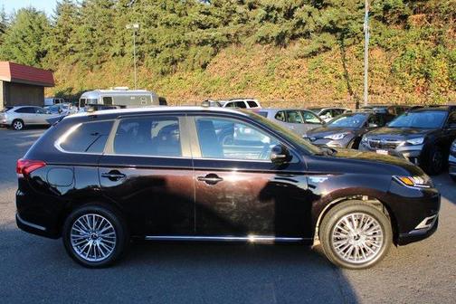 2022 Mitsubishi Outlander PHEV LE