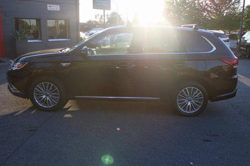 2022 Mitsubishi Outlander PHEV LE