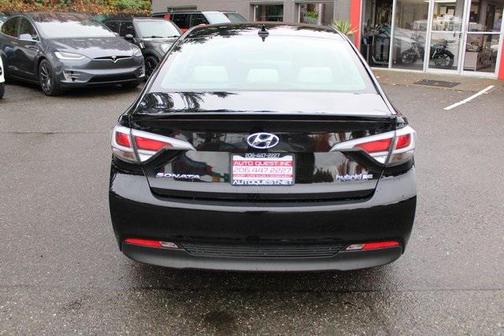 2017 Hyundai SONATA Hybrid SE