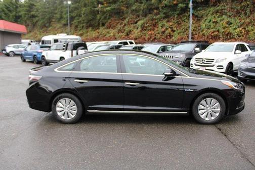 2017 Hyundai SONATA Hybrid SE