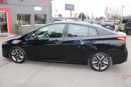 2021 Toyota Prius XLE