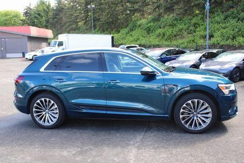 2019 Audi e-tron Premium Plus