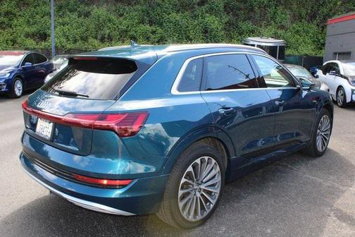 2019 Audi e-tron Premium Plus
