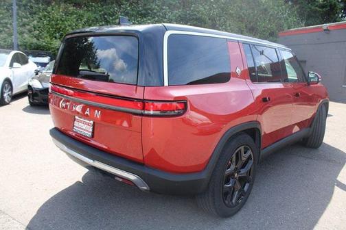 2023 Rivian R1S Adventure