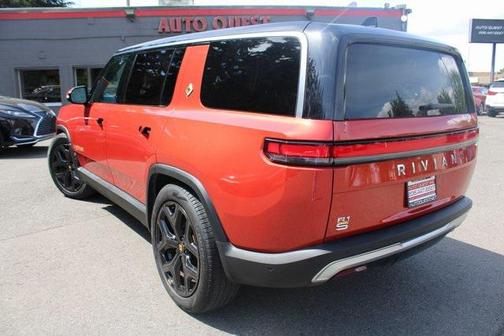 2023 Rivian R1S Adventure