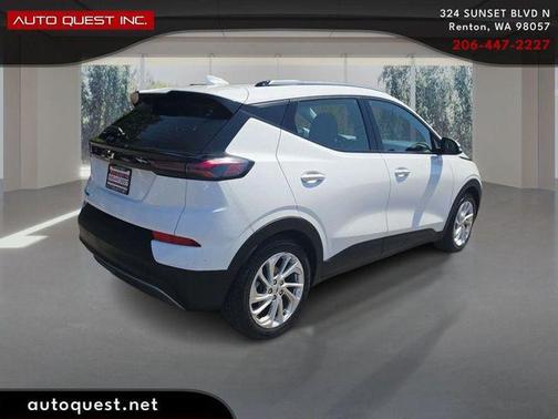 Summit White 2023 Chevrolet Bolt EUV FWD LT
