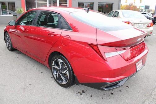 2022 Hyundai ELANTRA Limited
