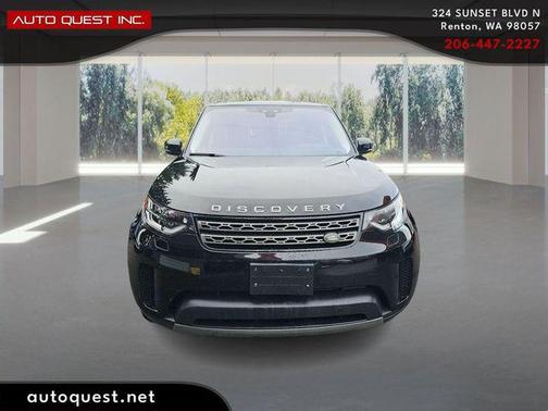 Black 2019 Land Rover Discovery SE