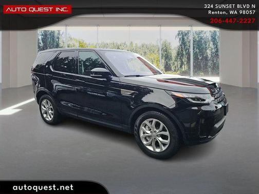 Black 2019 Land Rover Discovery SE