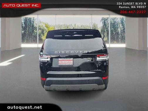 Black 2019 Land Rover Discovery SE