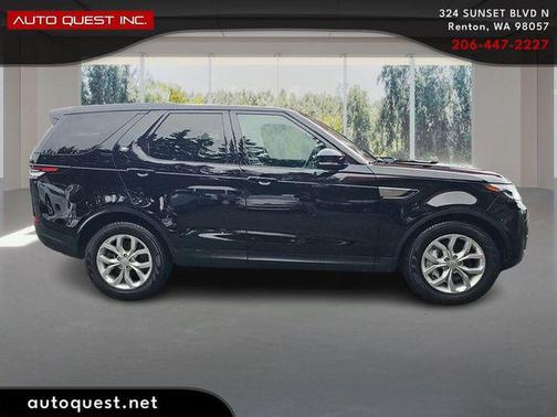Black 2019 Land Rover Discovery SE