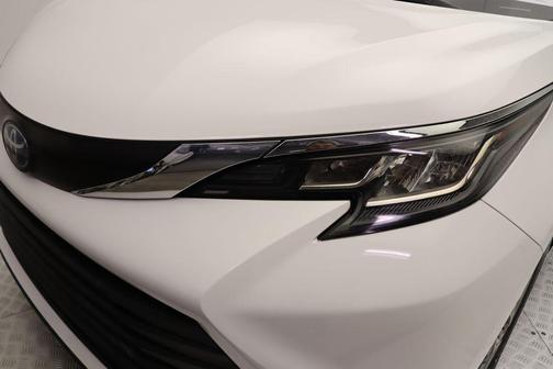 2022 Toyota Sienna LE