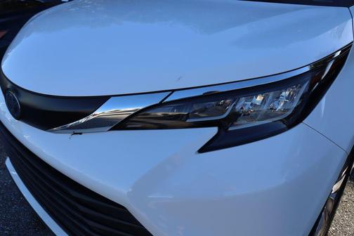 2022 Toyota Sienna LE