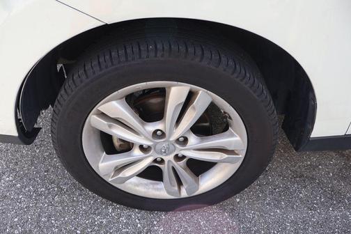 Cotton White 2011 Hyundai TUCSON GLS