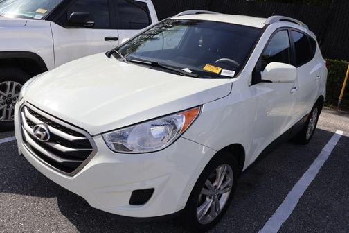 Cotton White 2011 Hyundai TUCSON GLS