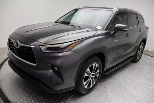 Magnetic Gray Metallic 2021 Toyota Highlander Hybrid XLE